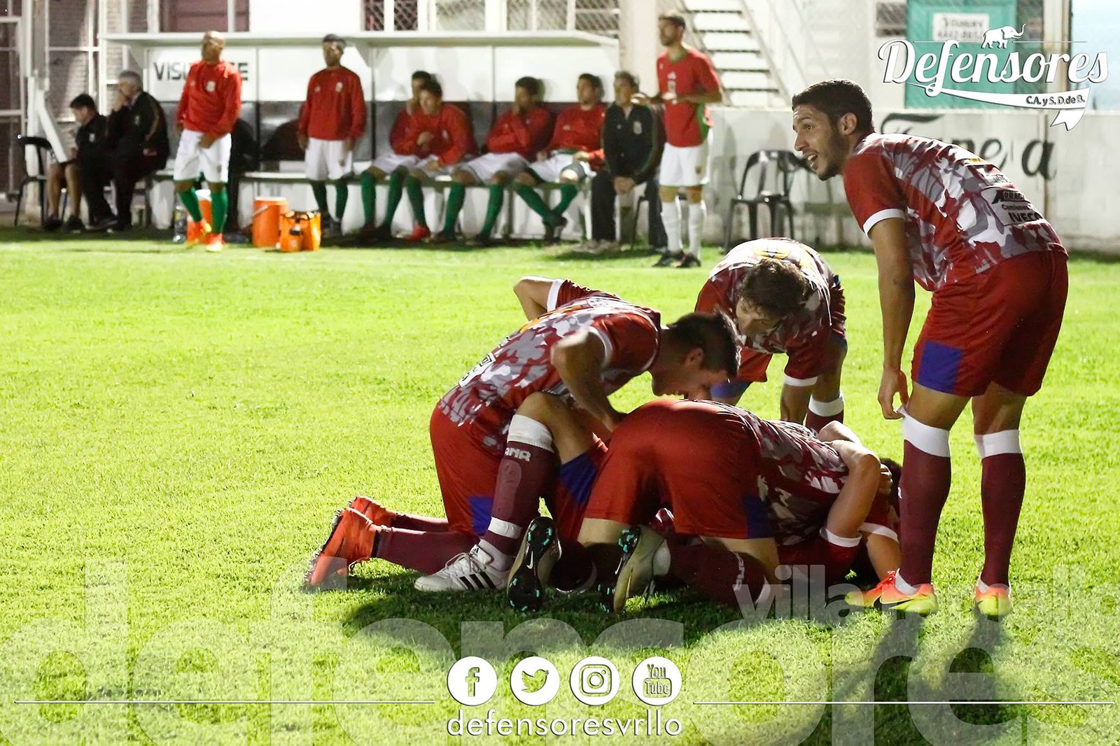 Defensores goleó a Agropecuario y lo bajó de la punta