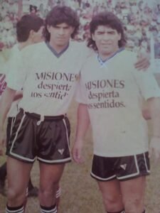 Juan Carlos Ferreyra junto a Diego Armando Maradona