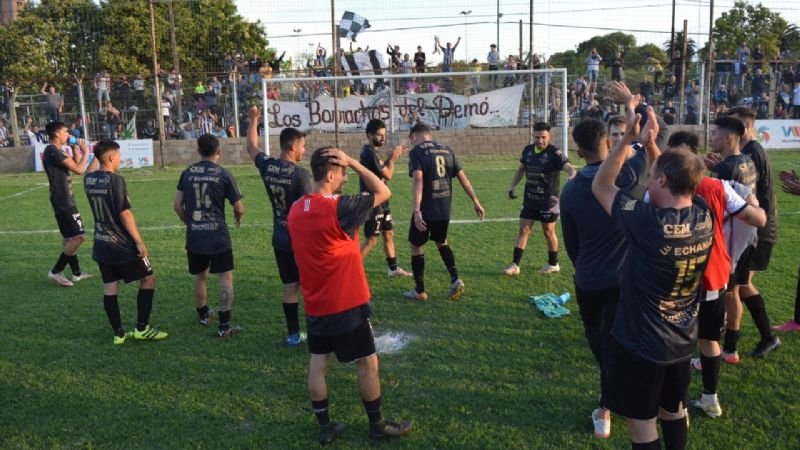 Sarmiento de Leones venció a Universitario y lo dejó afuera de todo –  Interior Futbolero