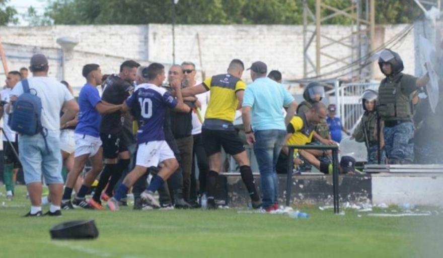 INDEPENDIENTE (CHIVILCOY), ÁRBITROS Y ENTRENAMIENTO – CLUB