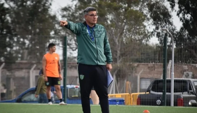Tras la derrota en el clásico, Estudiantes echó al DT