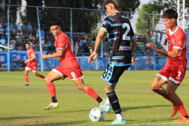Partido caliente en Mendoza: Independiente mantuvo la ventaja y sigue en carrera