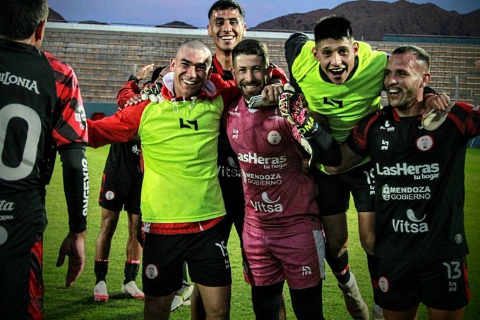 Huracán se lleva un valioso triunfo de San Luis y aún sueña con seguir en la reválida