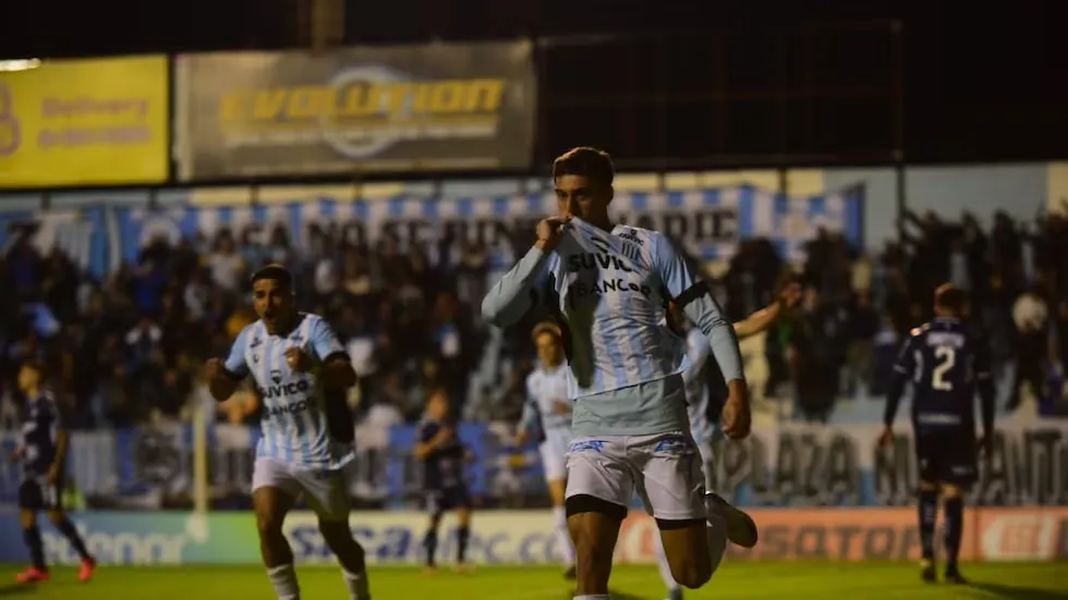 Racing venció a Quilmes en Nueva Italia y sueña con meterse en el reducido
