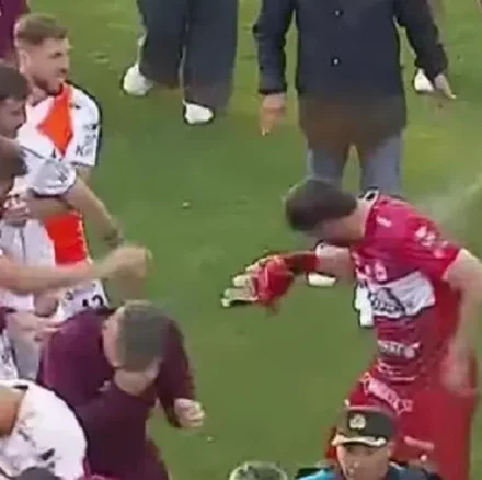 Con polémica y escándalo, Deportivo Madryn superó a Morón y quedó a un paso del ascenso