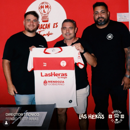 El Globo tiene DT: Sergio “Toti” Arias se presentó como técnico de Huracán Las Heras