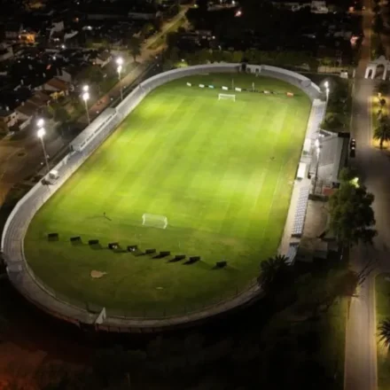 Bolívar se ilumina: el Eva Perón estrena luces ante Agropecuario