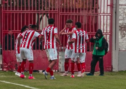 El León rugió en Rafaela: 9 de Julio le sacó el invicto a Douglas y es único escolta