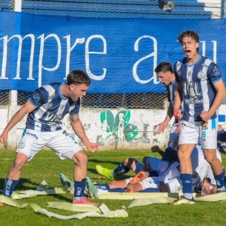 Batacazo en Lincoln: El Linqueño venció al Douglas Haig puntero